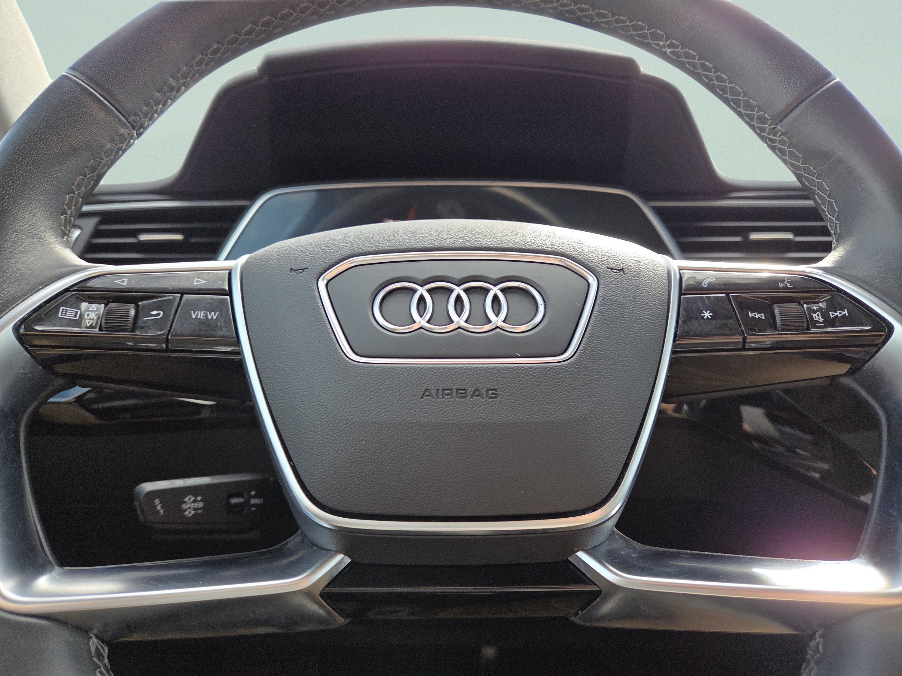 Used 2022 Audi e-tron Premium w/ Convenience Plus Package AWD/4WD image 31