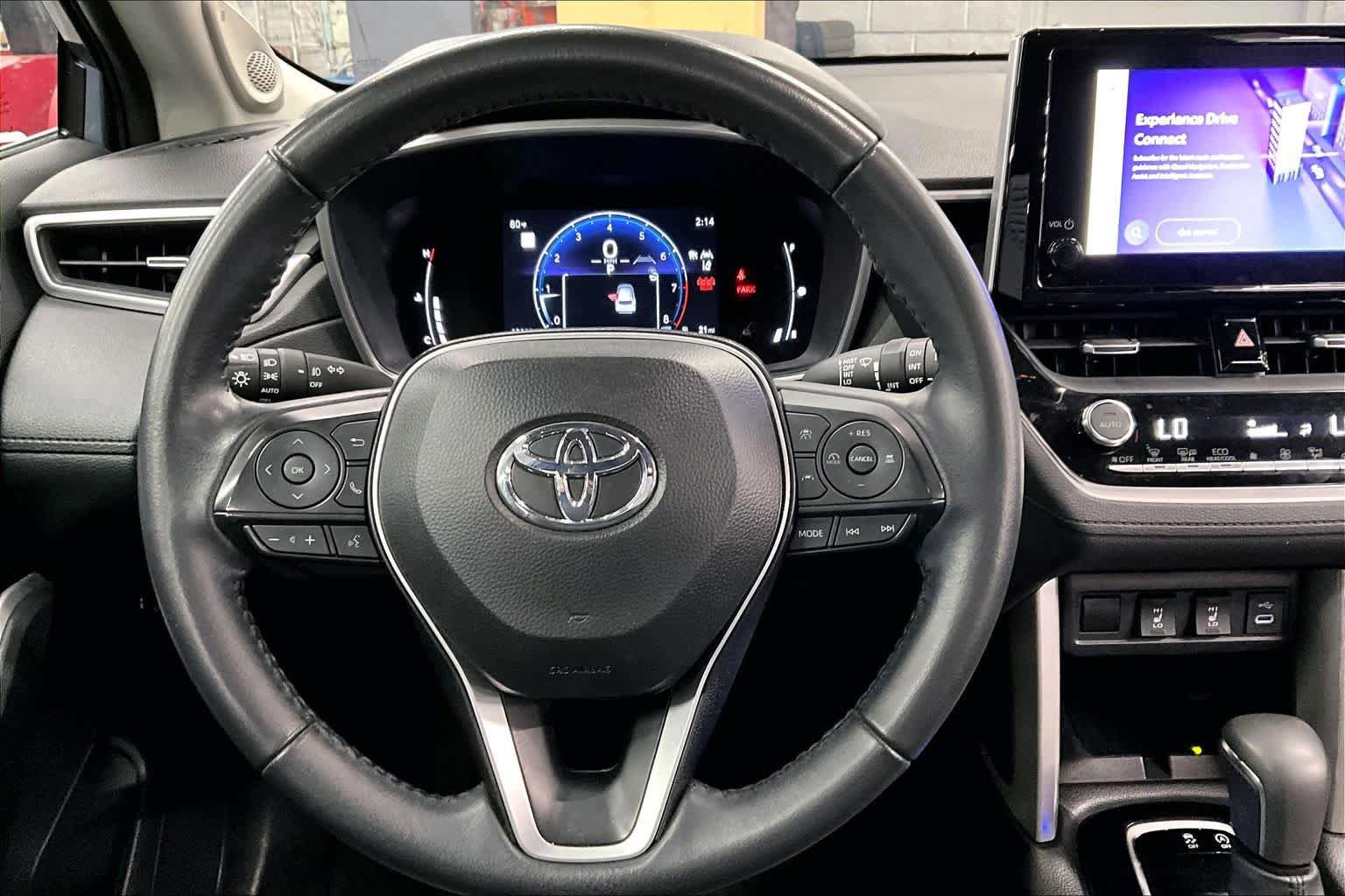Used 2024 Toyota Corolla Cross XLE w/ Convenience Package image 5