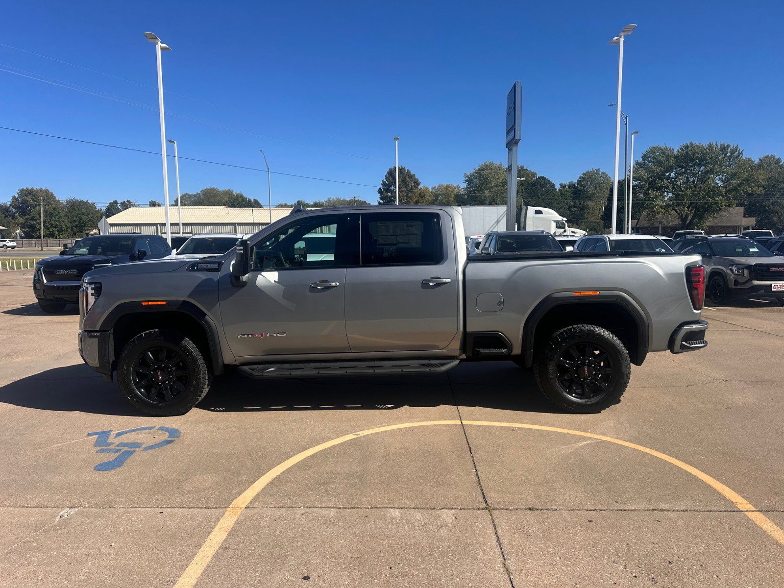 New 2026 GMC Sierra 2500 AT4 w/ AT4 Preferred Package image 4