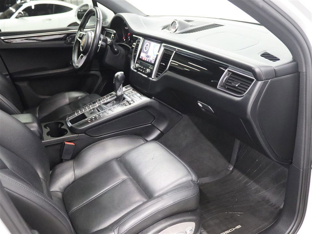 Used 2017 Porsche Macan GTS w/ Premium Package Plus AWD/4WD image 24
