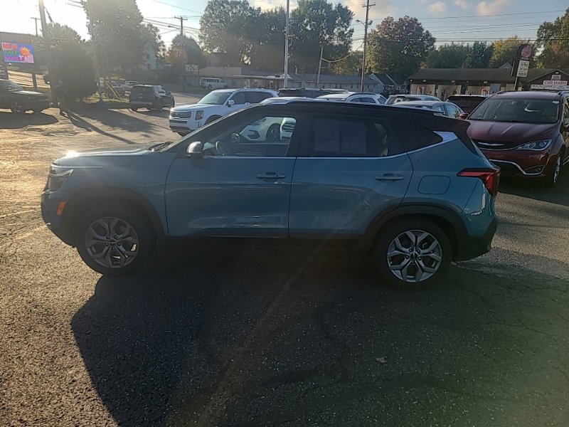 Used 2024 Kia Seltos S AWD/4WD image 3