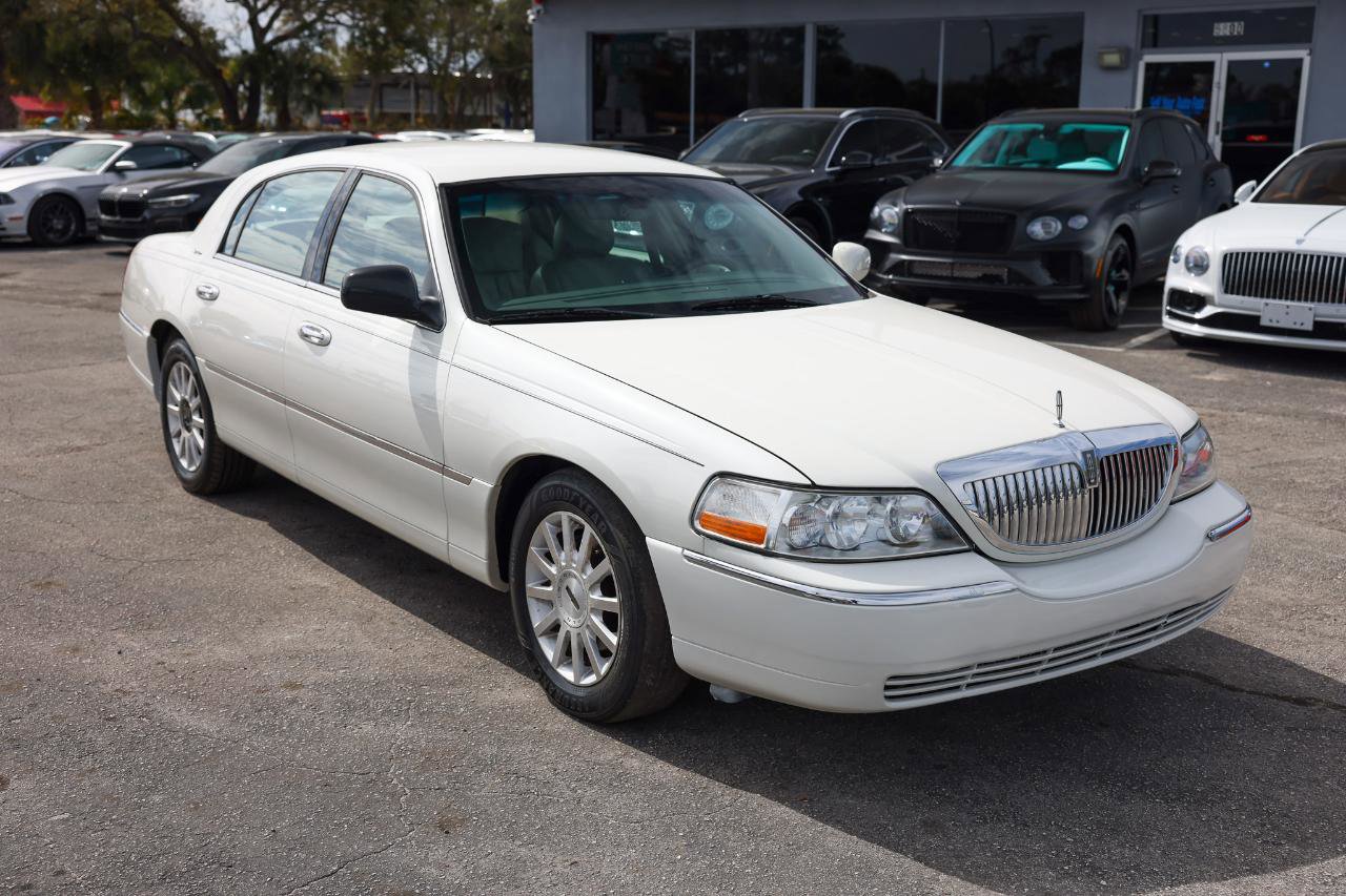 Used 2006 Lincoln Town Car Signature image 15