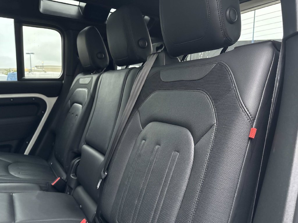 Used 2022 Land Rover Defender 110 X-Dynamic SE AWD/4WD image 14