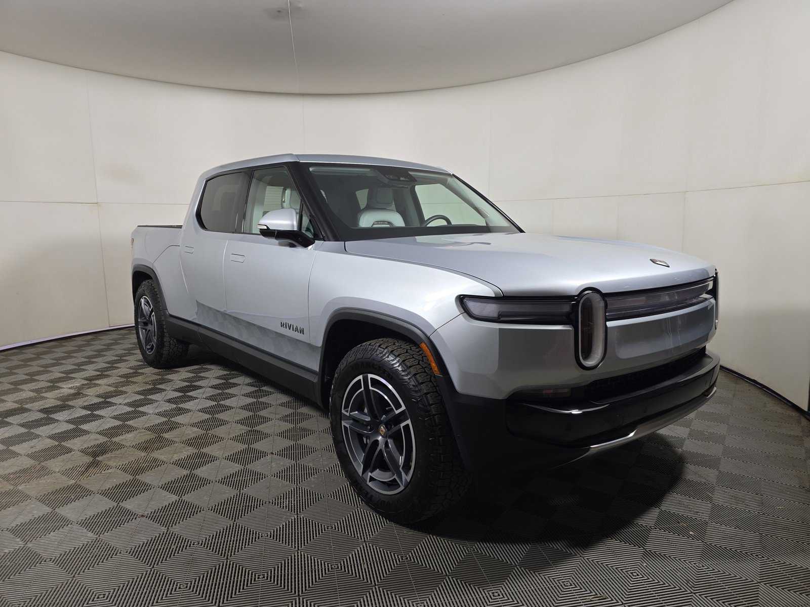 Used 2025 Rivian R1T Adventure AWD/4WD image 7
