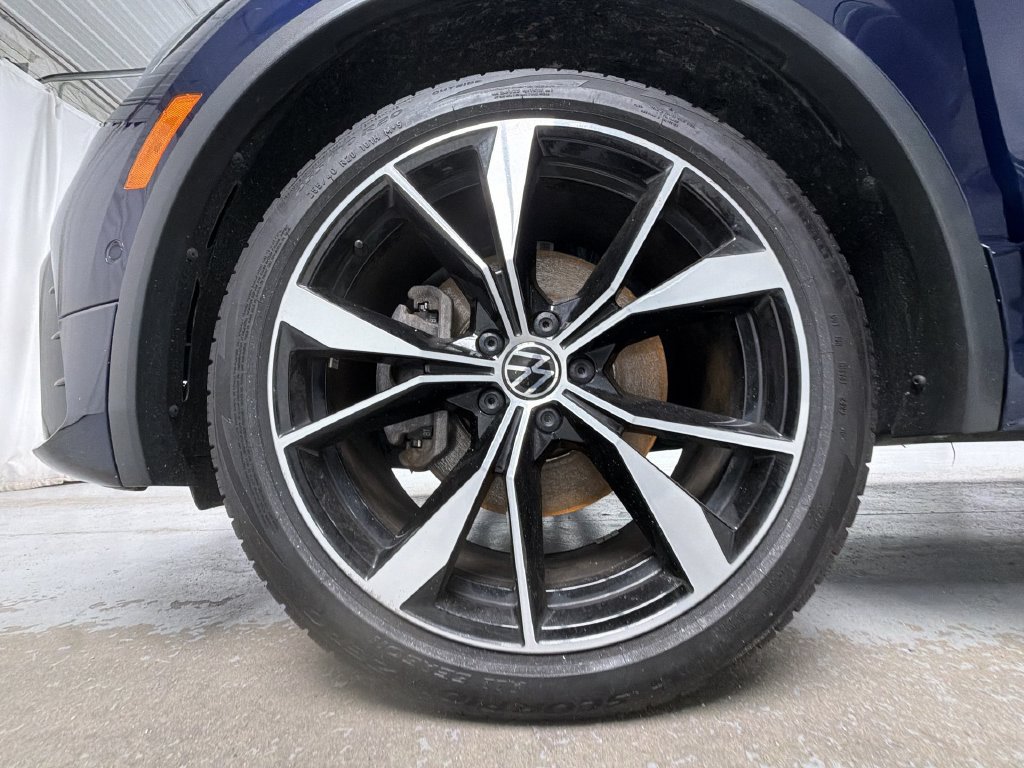 Used 2023 Volkswagen Tiguan SEL R-Line AWD/4WD image 16