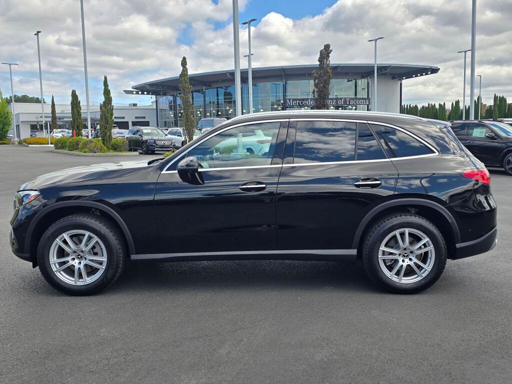 Used 2024 Mercedes-Benz GLC 300 4MATIC w/ Driver Assistance Package image 3