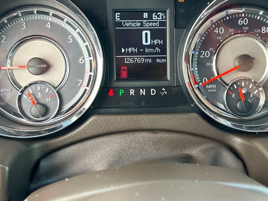 Used 2013 Chrysler Town & Country Limited image 23