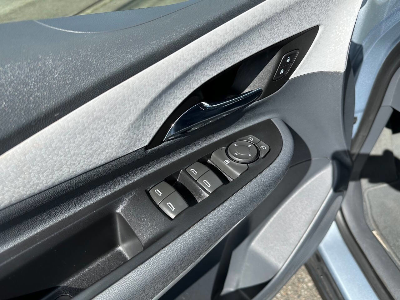 Used 2017 Chevrolet Bolt Premier image 40