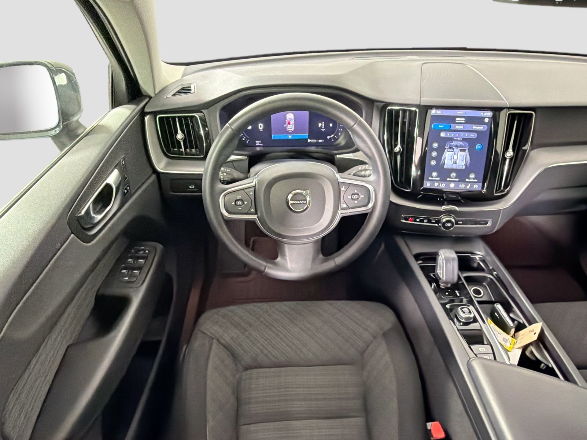 Certified 2023 Volvo XC60 B5 Core AWD/4WD image 22