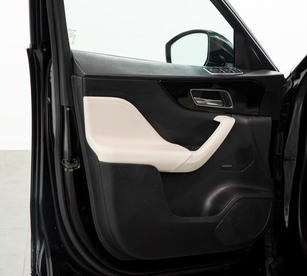 Used 2020 Jaguar F-PACE Prestige image 6