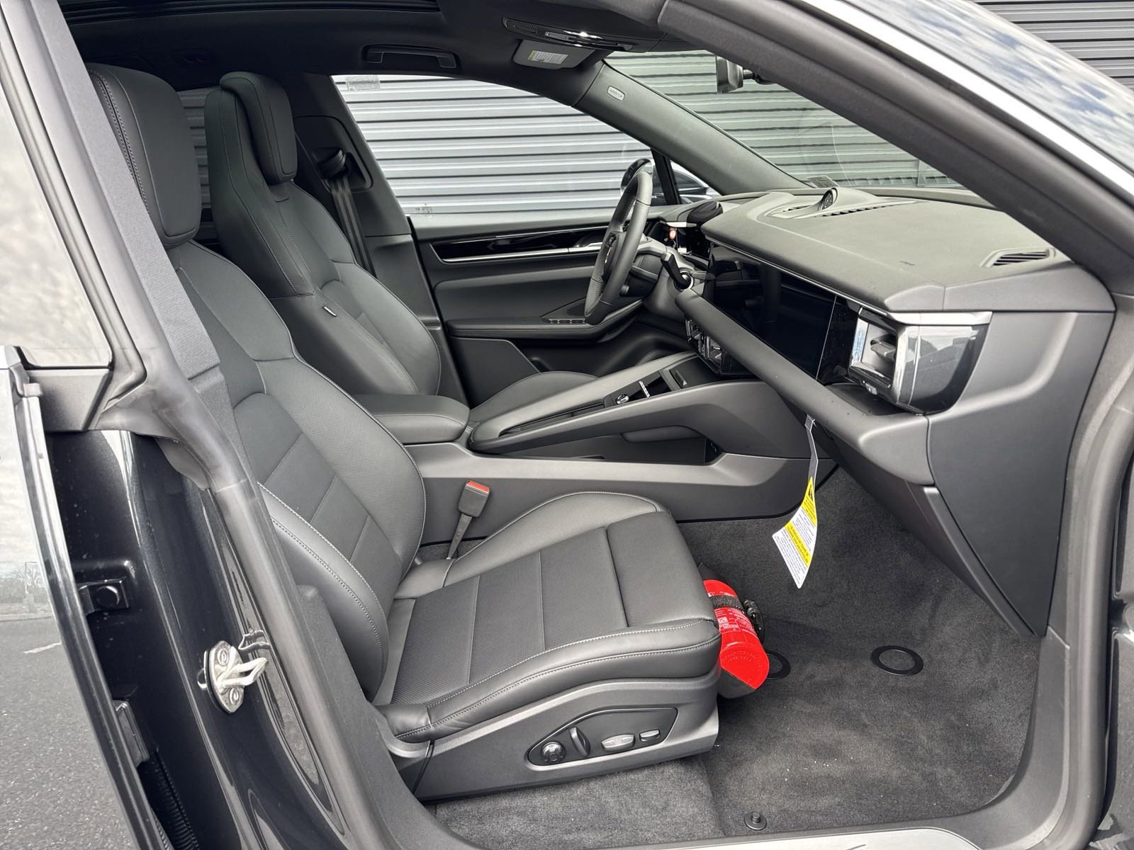 New 2025 Porsche Macan 4 Electric image 14