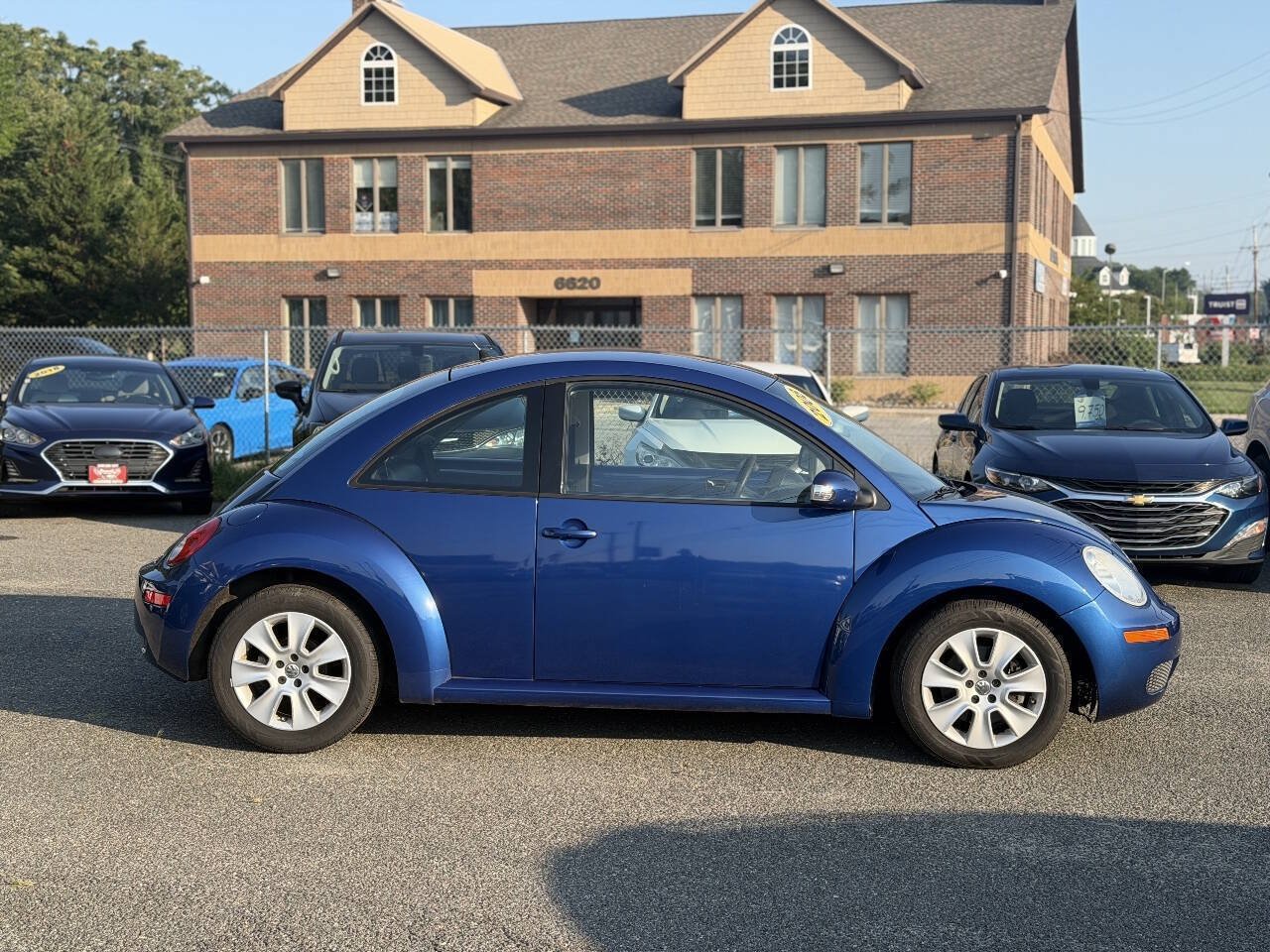 Used 2008 Volkswagen Beetle S FWD image 4