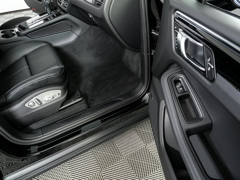 New 2026 Porsche Macan image 26