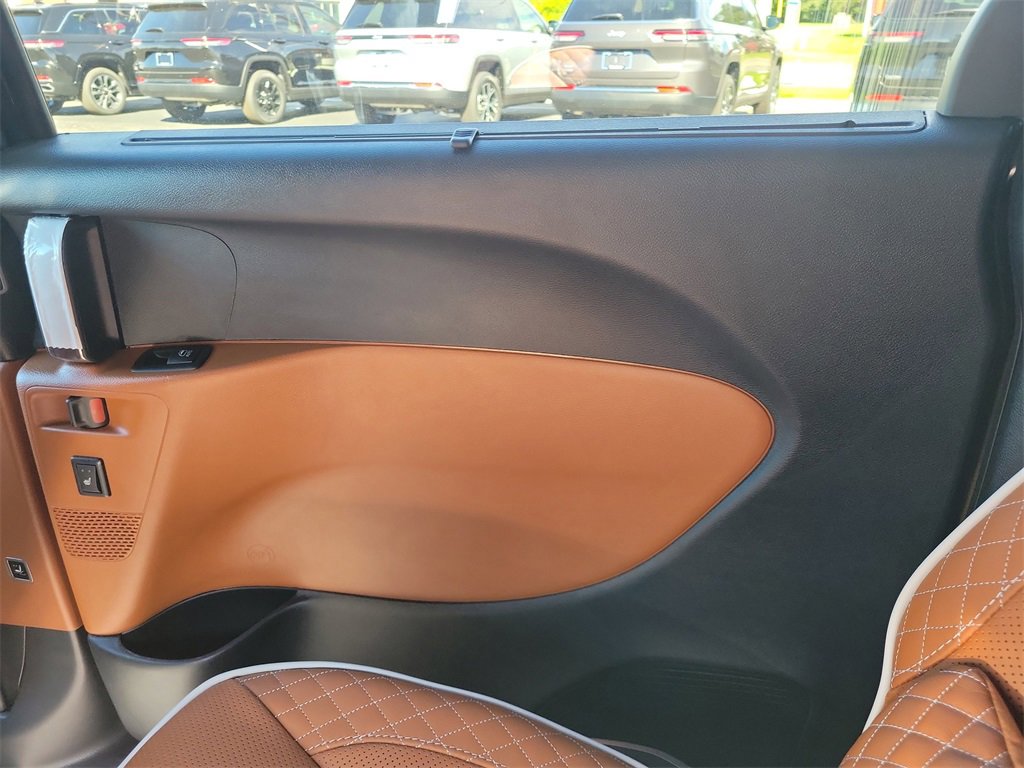 New 2026 Chrysler Pacifica Pinnacle image 14