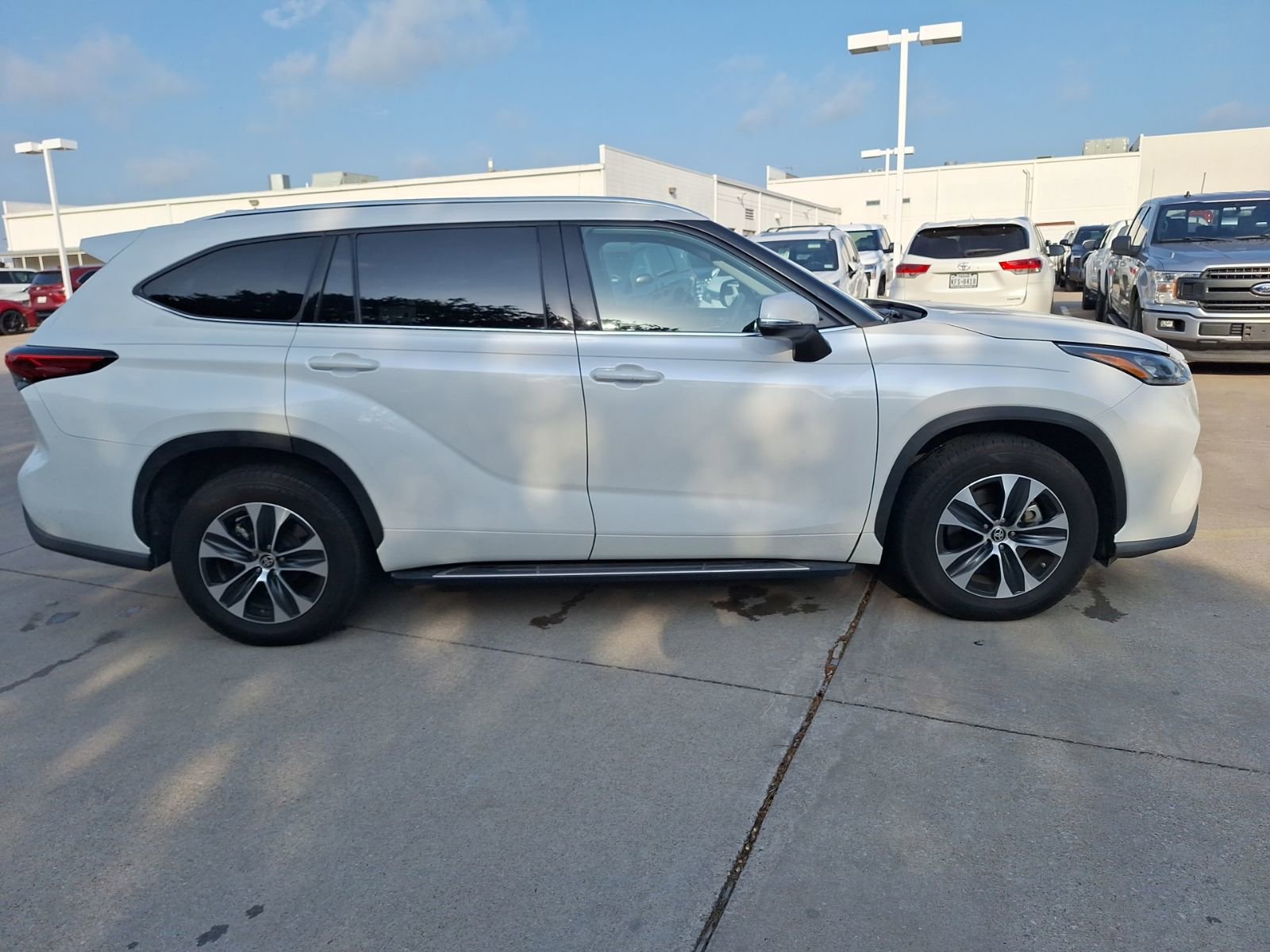 Used 2020 Toyota Highlander XLE FWD image 7