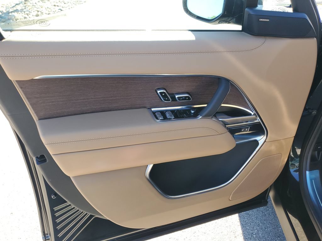 New 2026 Land Rover Range Rover Long Wheelbase SE AWD/4WD image 7
