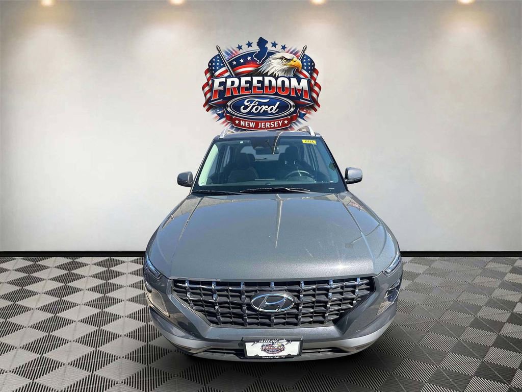 Used 2023 Hyundai Venue SEL FWD image 3