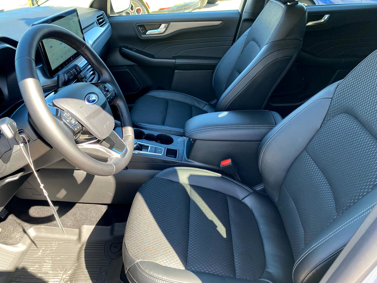 New 2025 Ford Escape SE image 17