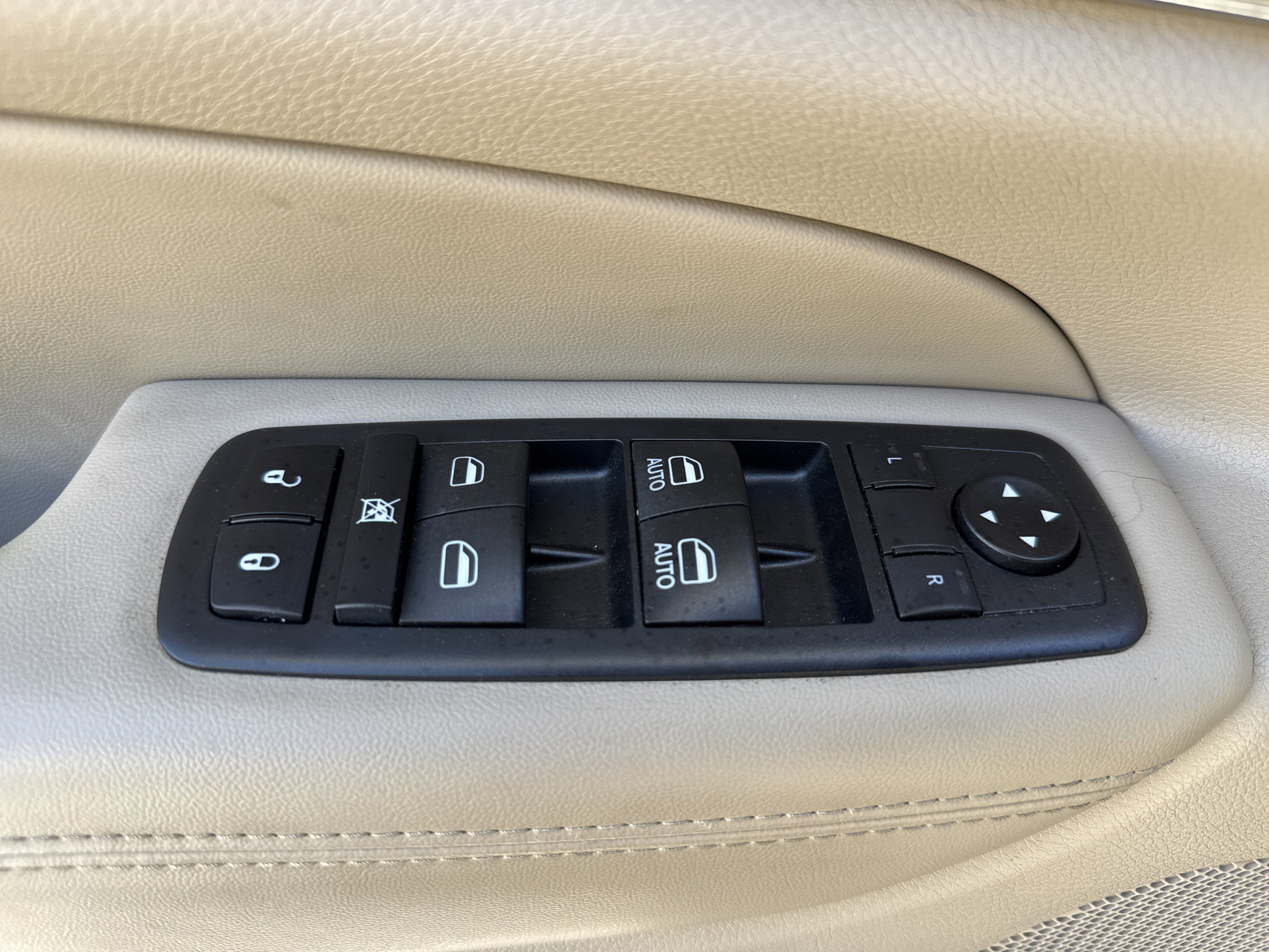 Used 2020 Jeep Grand Cherokee Limited w/ Trailer Tow Group IV image 15