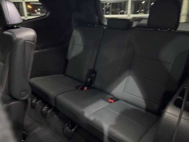 Used 2024 GMC Acadia AT4 w/ Luxury Package image 30