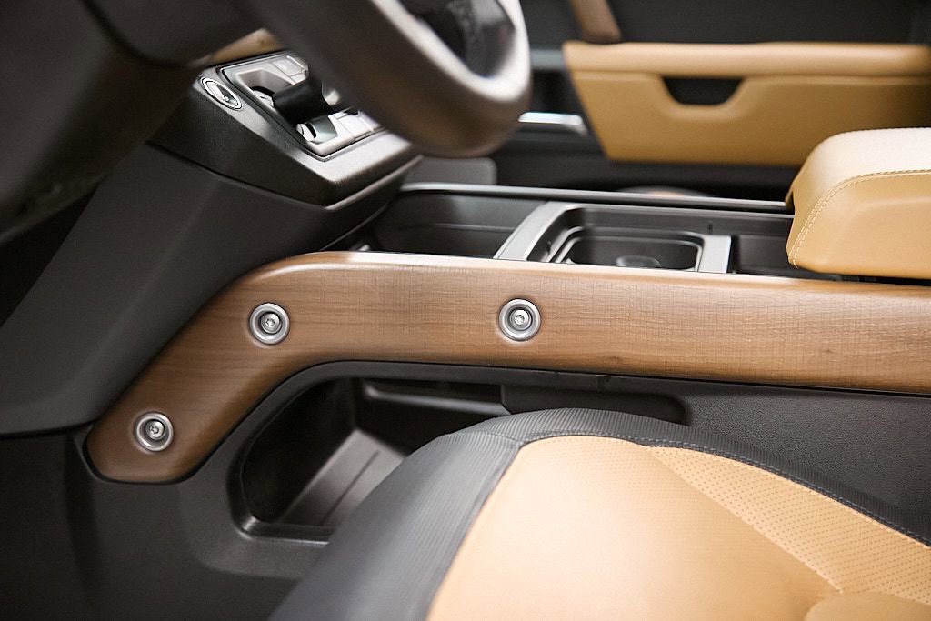 Used 2024 Land Rover Defender 130 X-Dynamic SE image 27