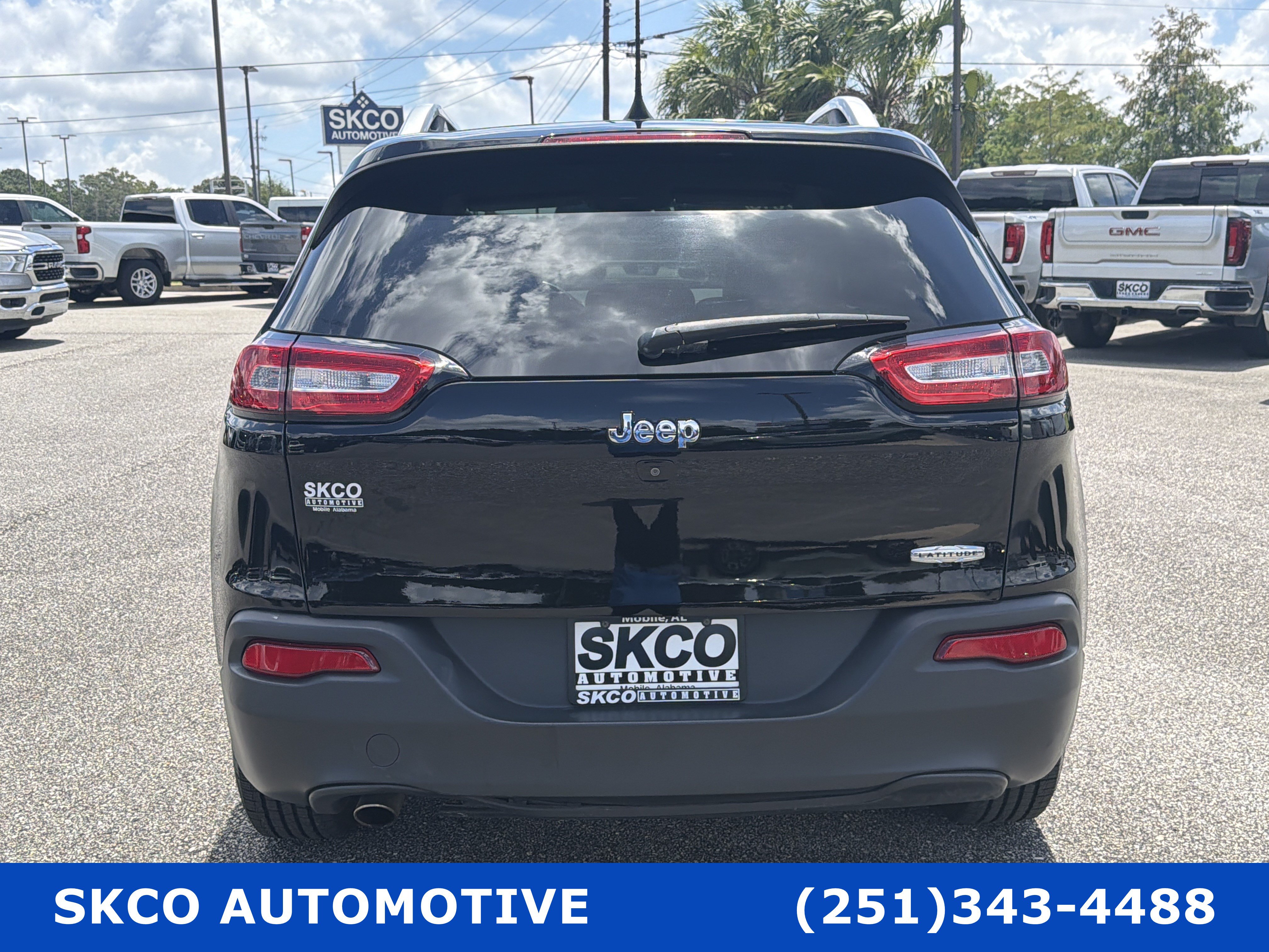 Used 2018 Jeep Cherokee Latitude Plus AWD/4WD image 4