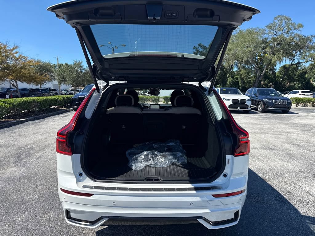 Used 2026 Volvo XC60 B5 Plus w/ Protection Package Premier AWD/4WD image 10