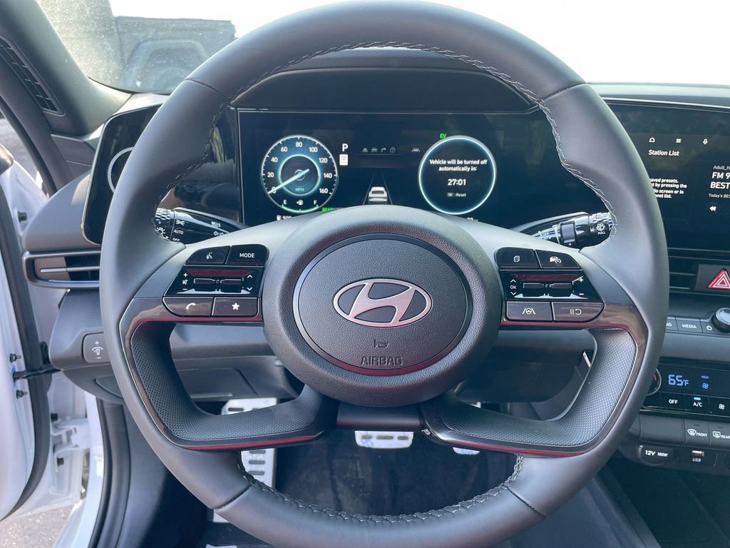 Used 2025 Hyundai Elantra SEL image 40