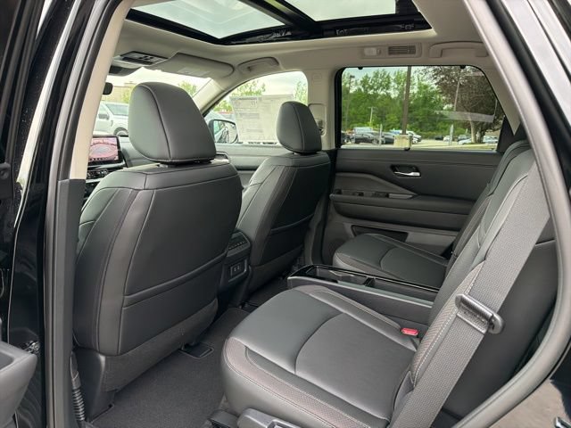 New 2026 Nissan Pathfinder SL w/ SL Premium Package AWD/4WD image 13
