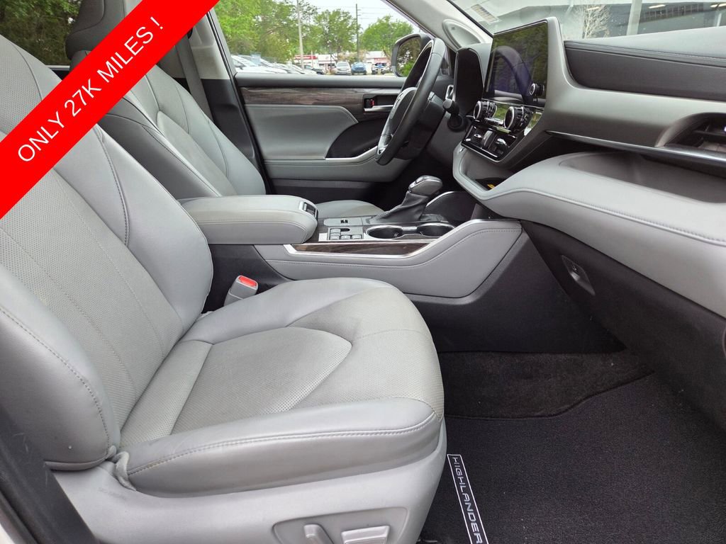 Used 2023 Toyota Highlander Limited FWD image 14