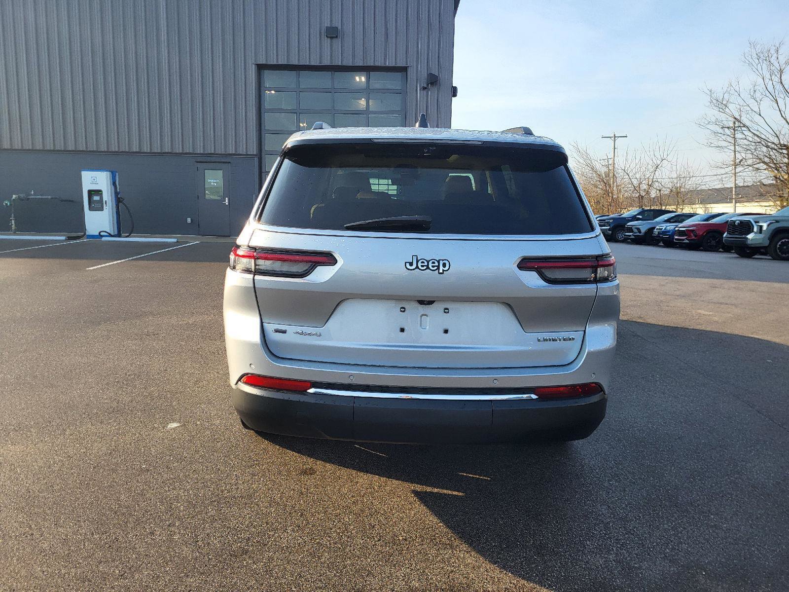 Used 2021 Jeep Grand Cherokee L Limited w/ Luxury Tech Group II image 4