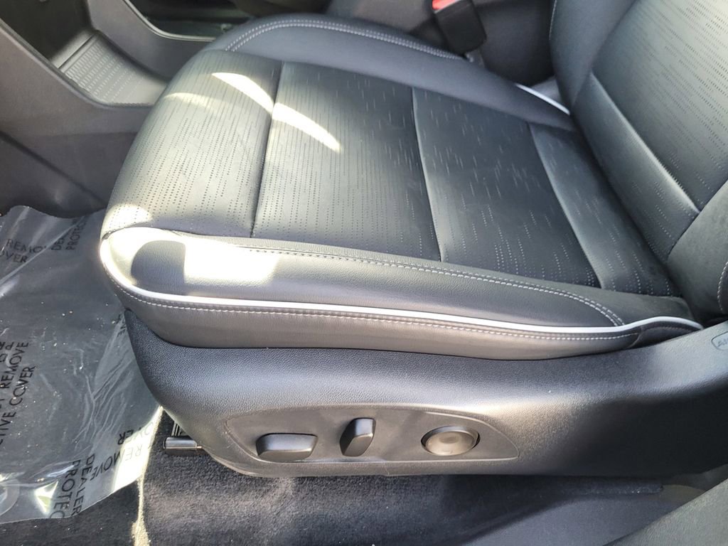 Used 2025 Buick Enclave Sport Touring image 17