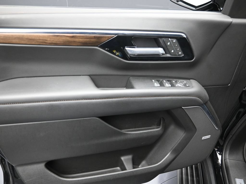 Used 2025 Chevrolet Tahoe High Country AWD/4WD image 10