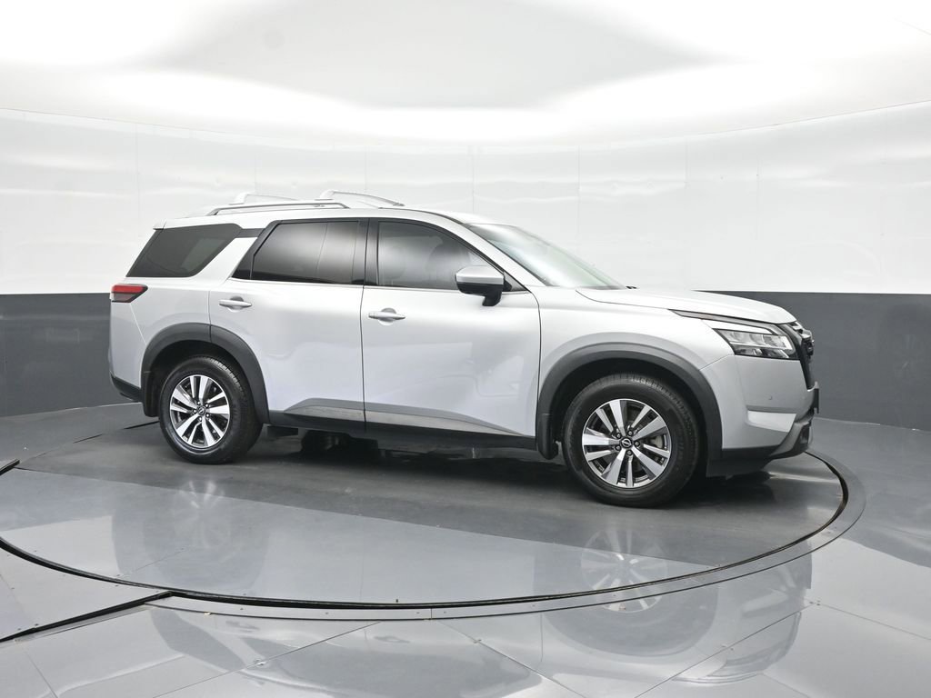 Used 2022 Nissan Pathfinder SL w/ Lighting Package (N92) image 11