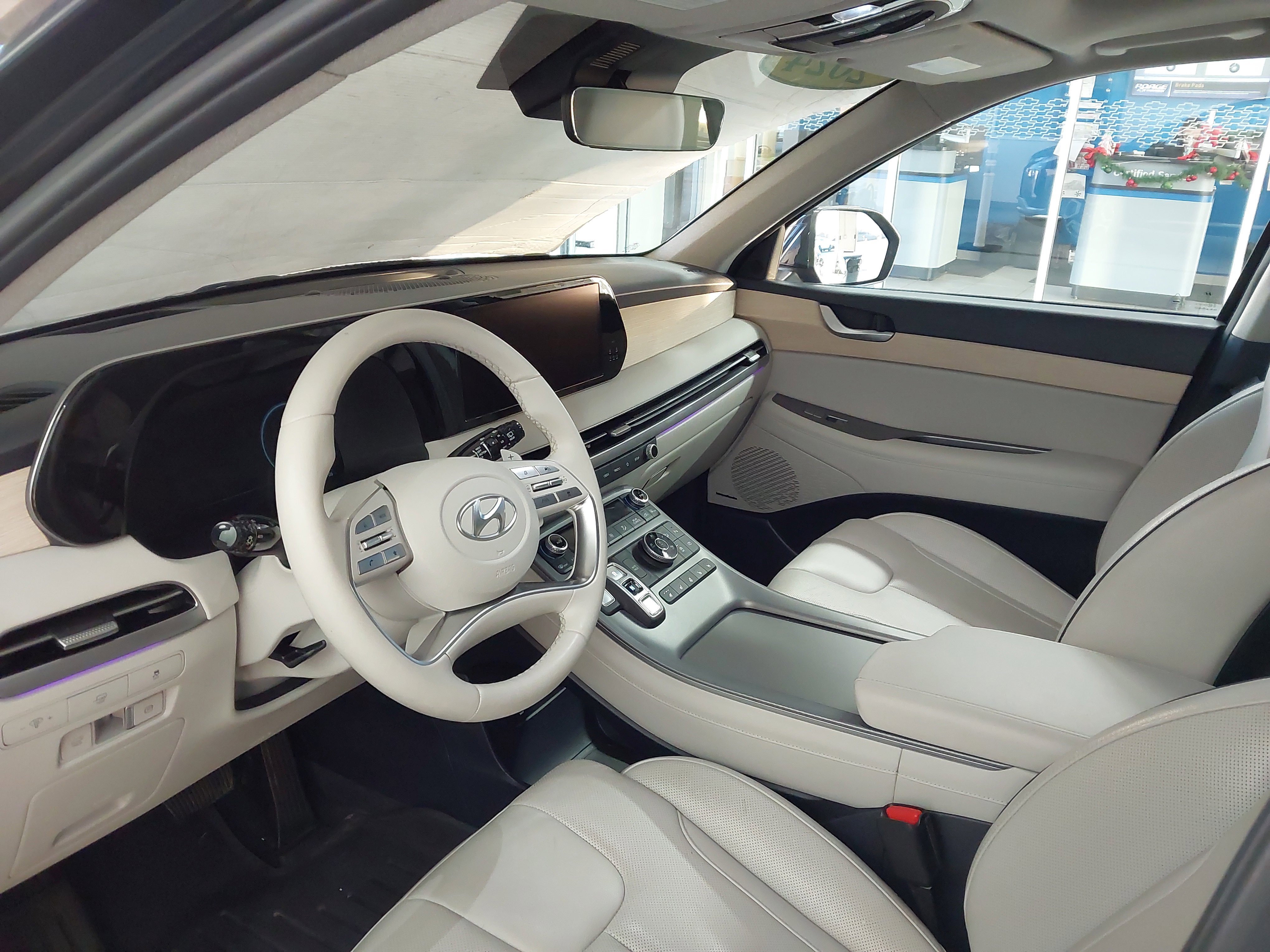 Used 2024 Hyundai Palisade Limited image 2