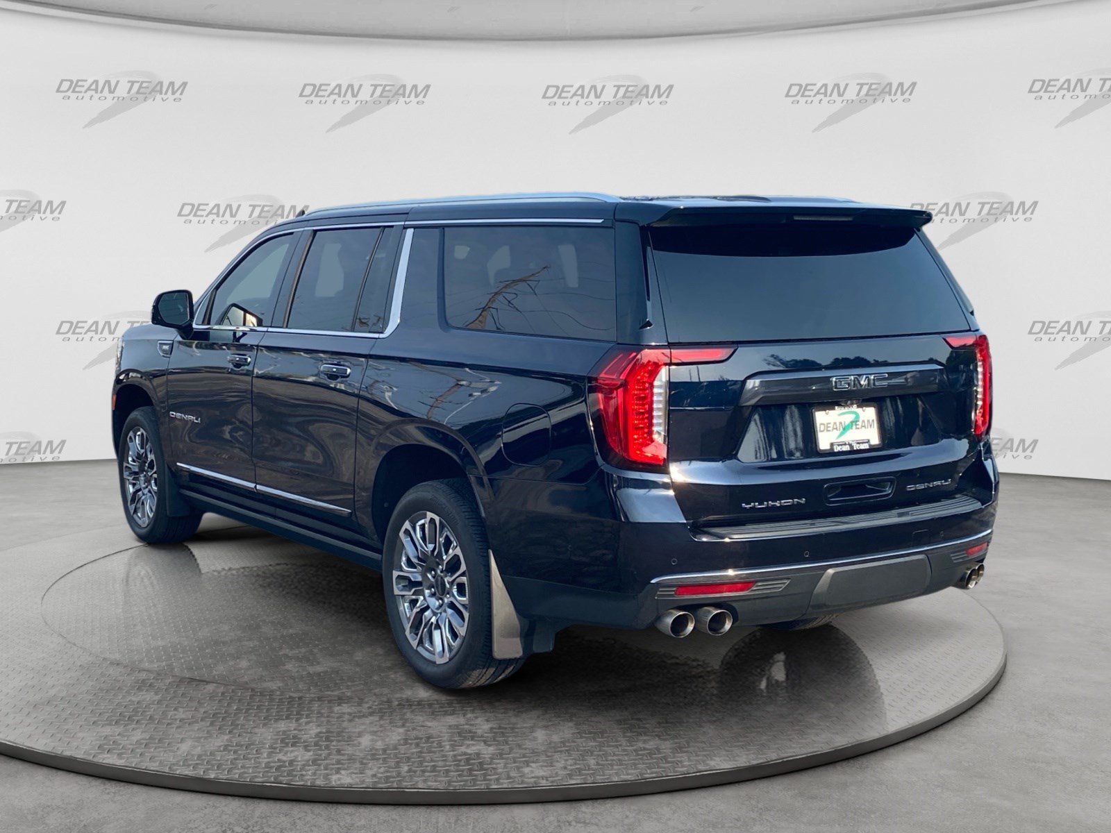 Used 2023 GMC Yukon XL Denali Ultimate w/ LPO, Floor Liner Package AWD/4WD image 6