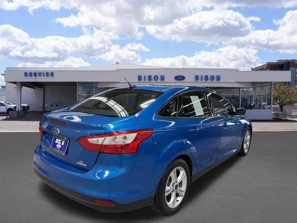 Used 2014 Ford Focus SE w/ SE Winter Package FWD image 3
