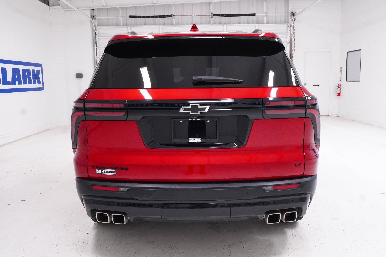 Used 2024 Chevrolet Traverse LT w/ Midnight/Sport Edition image 6