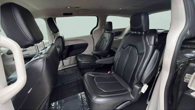 Used 2023 Chrysler Pacifica Touring-L FWD image 22