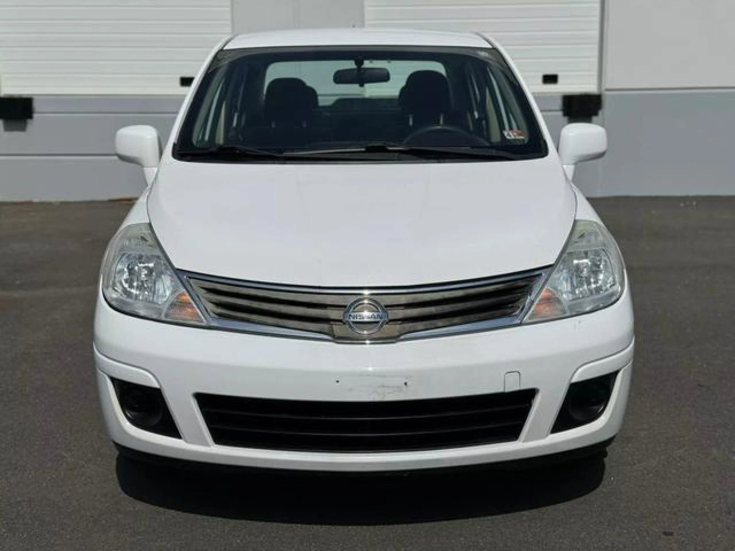 Used 2011 Nissan Versa 1.8 S FWD image 8