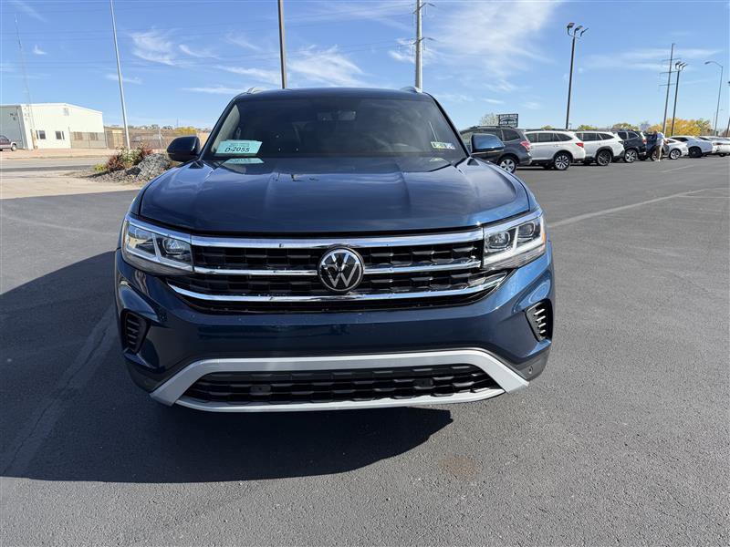 Used 2022 Volkswagen Atlas Cross Sport SE w/ Panoramic Sunroof Package image 3