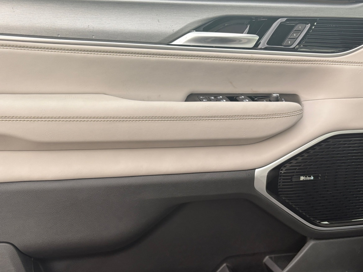 New 2026 Jeep Grand Wagoneer Limited AWD/4WD image 17
