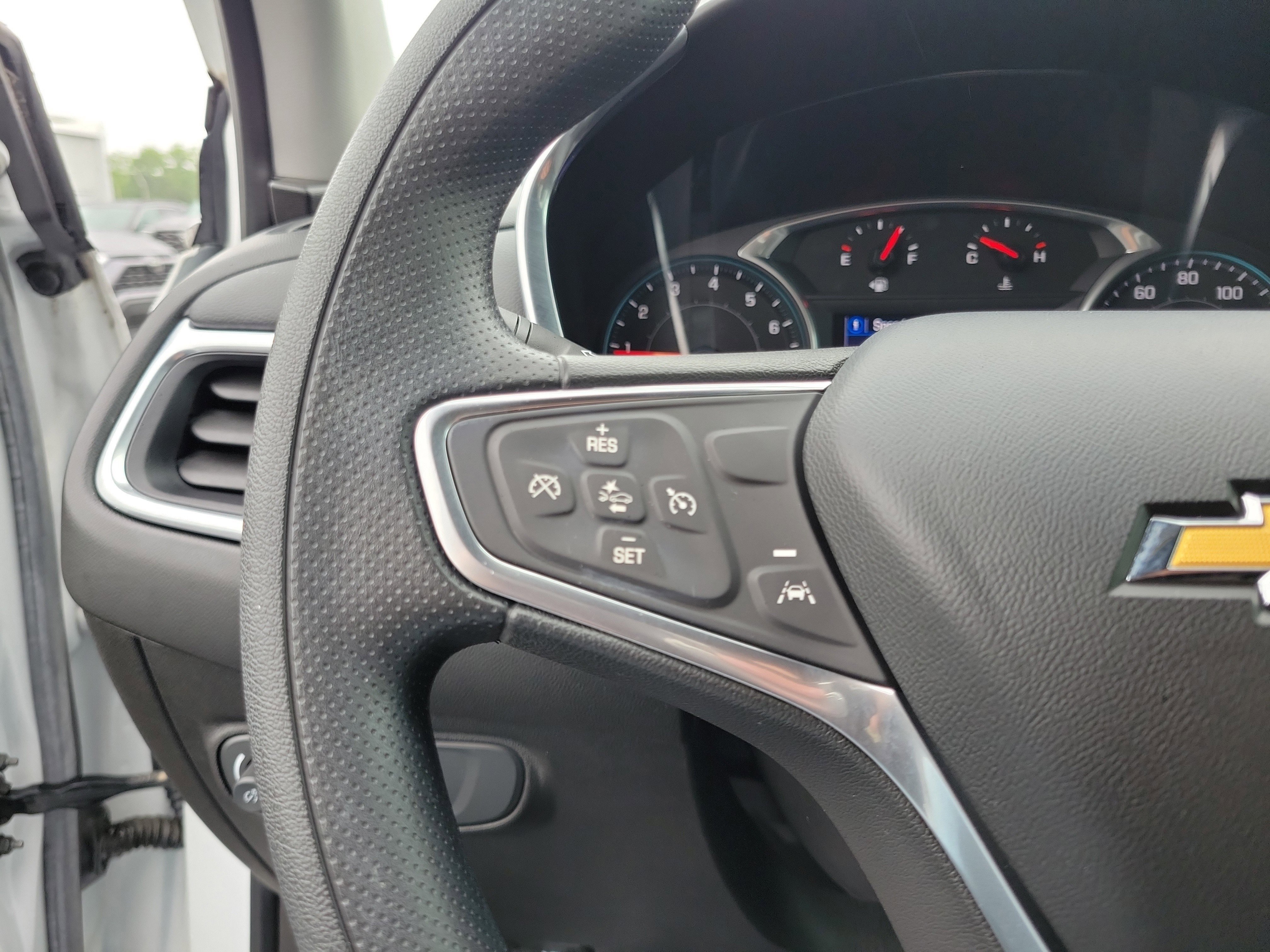 Used 2022 Chevrolet Equinox LT FWD image 22