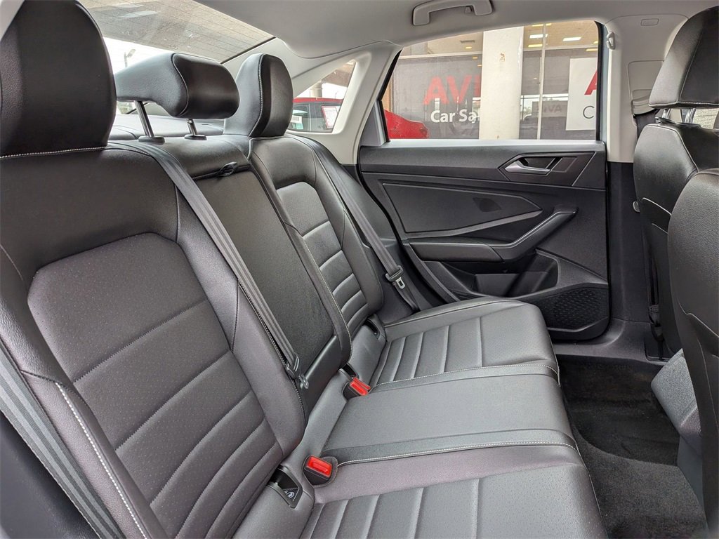 Used 2024 Volkswagen Jetta SE image 31