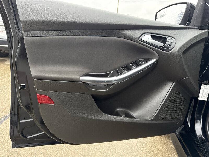 Used 2016 Ford Focus ST w/ Equipment Group 401A FWD image 18