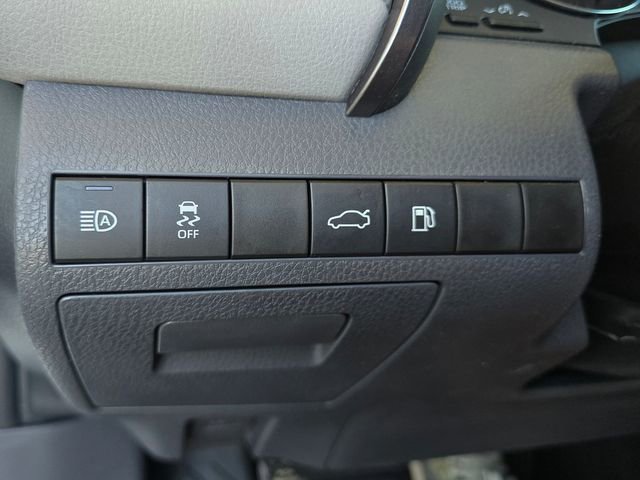 Used 2018 Toyota Camry LE FWD image 12