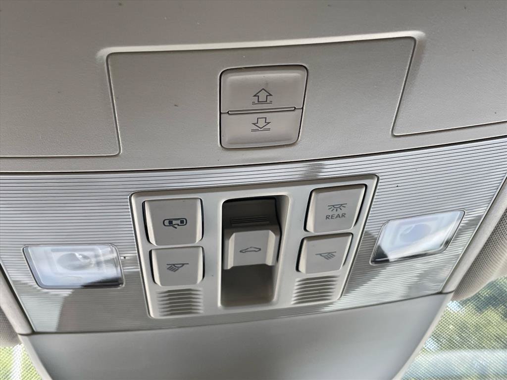 Used 2024 Volkswagen Taos SE w/ Panoramic Sunroof Package FWD image 14