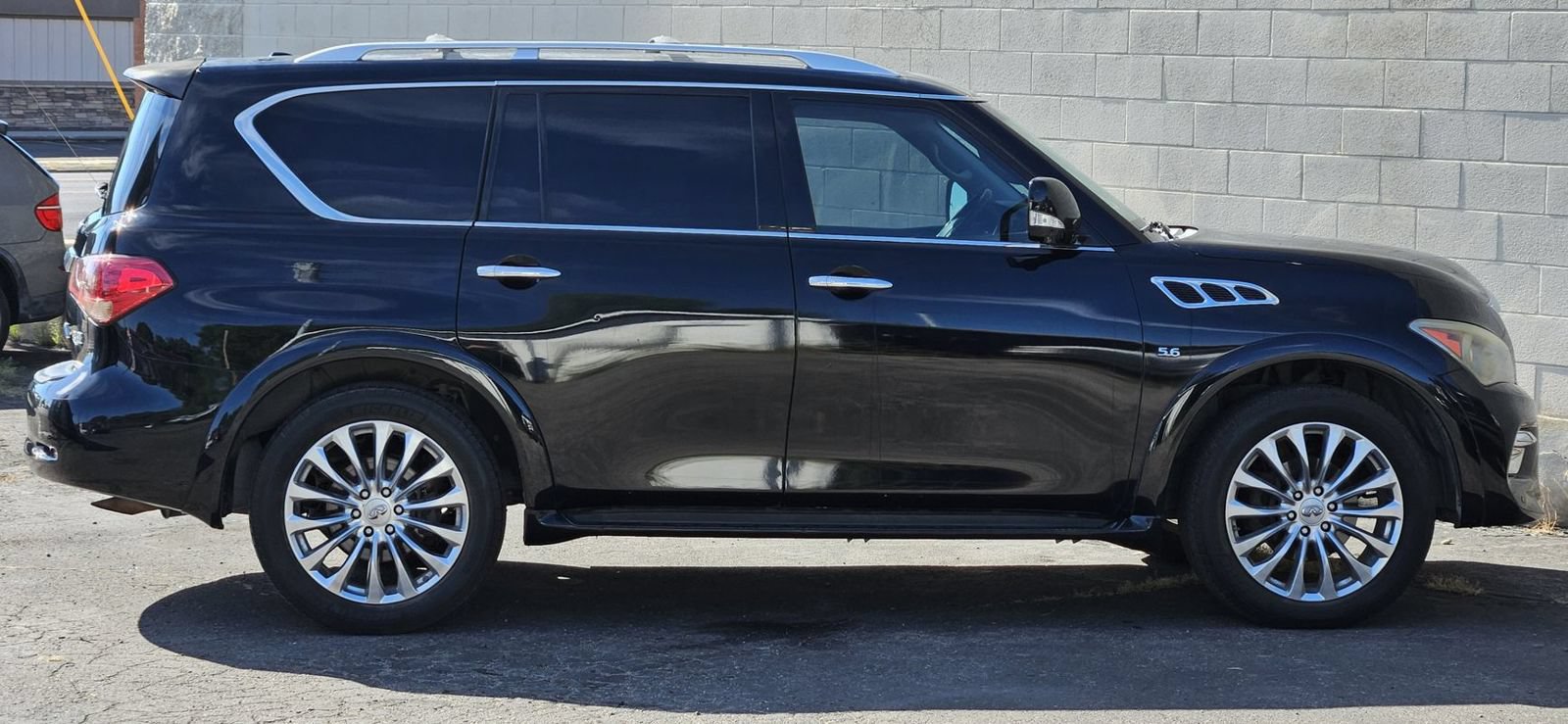 Used 2012 INFINITI QX56 4WD w/ Deluxe Touring Pkg image 6