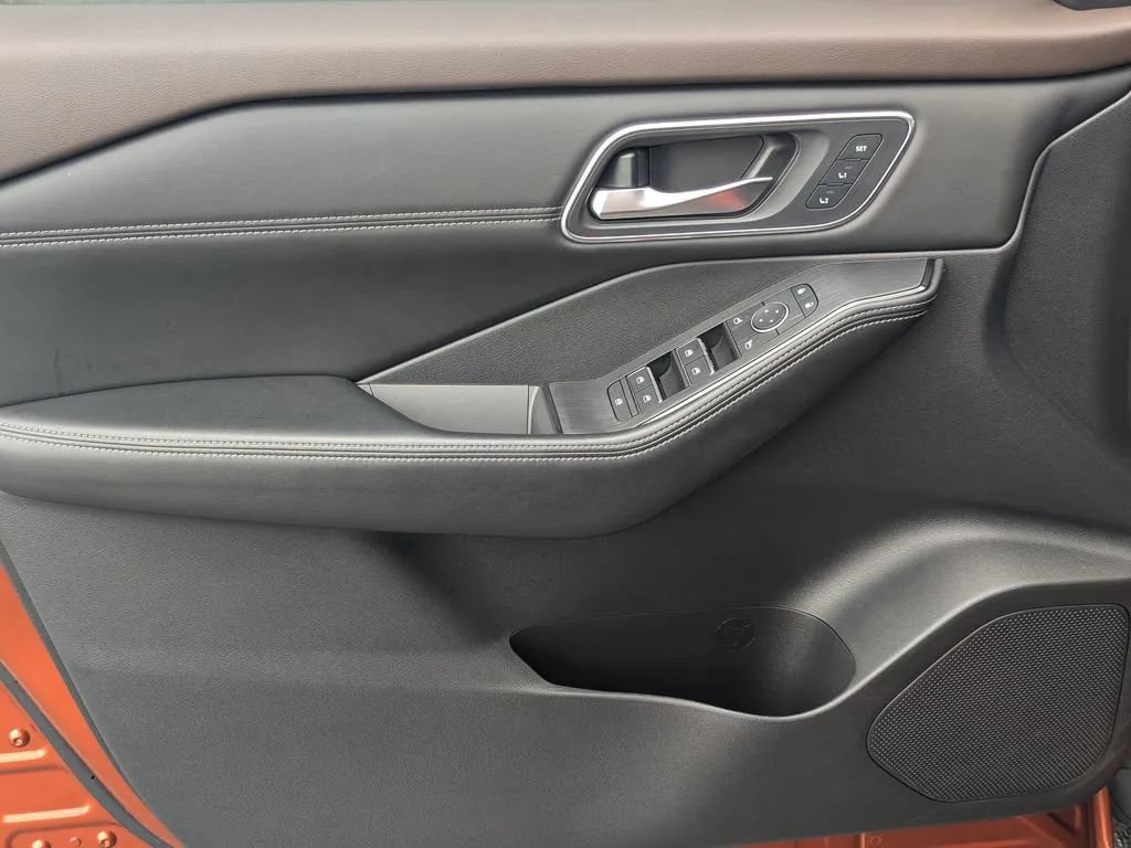 Used 2021 Nissan Rogue Platinum FWD image 10