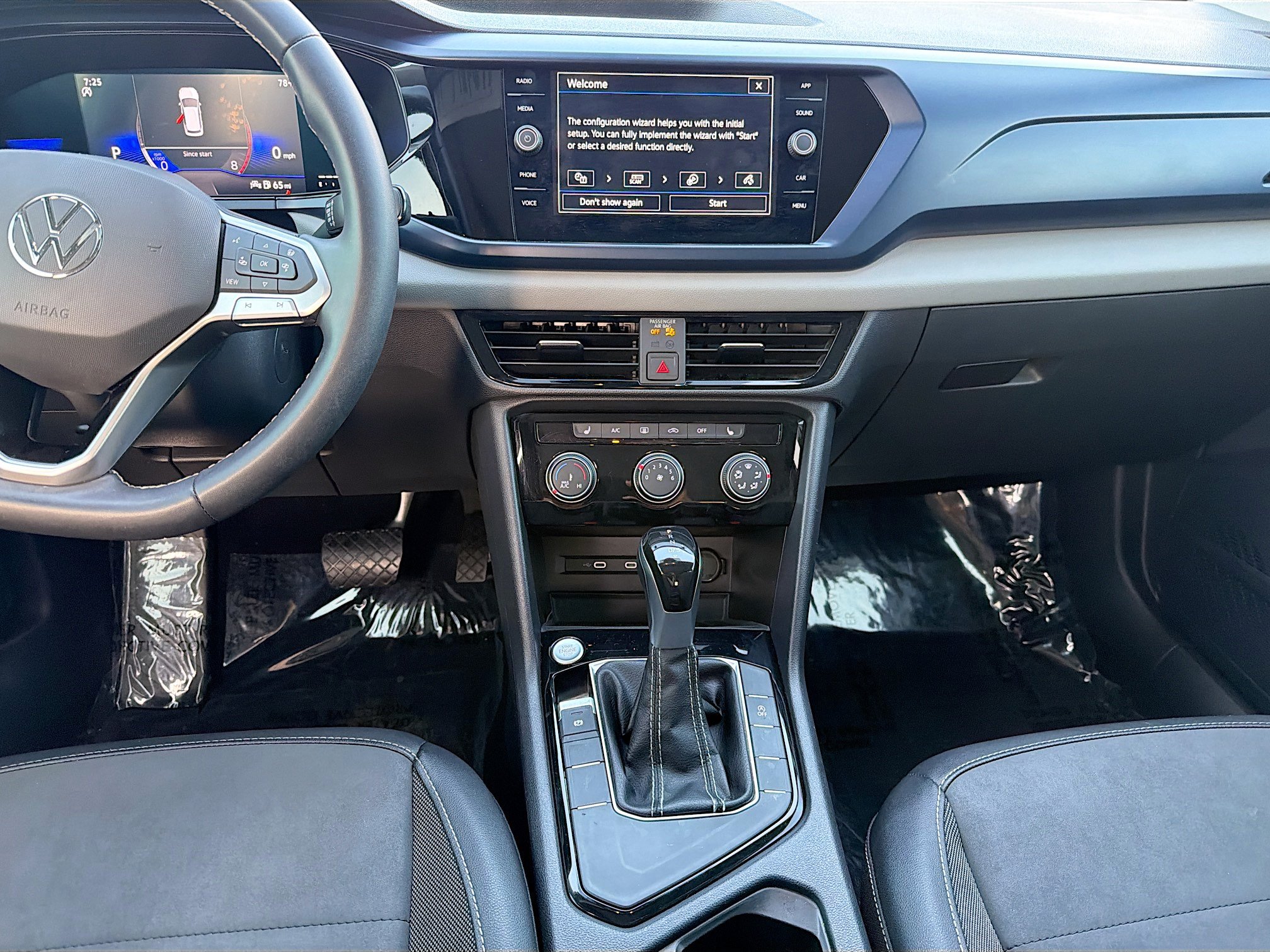 Used 2023 Volkswagen Taos SE w/ Panoramic Sunroof Package FWD image 18